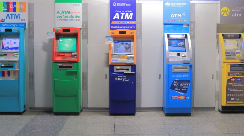 Rút tiền ở cây ATM bị nuốt thẻ làm ngay cách này để lấy lại dễ dàng, không bị thiệt thòi