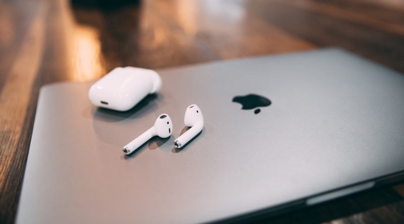 Việt Nam sản xuất 5% MacBook và 65% AirPods vào năm 2025