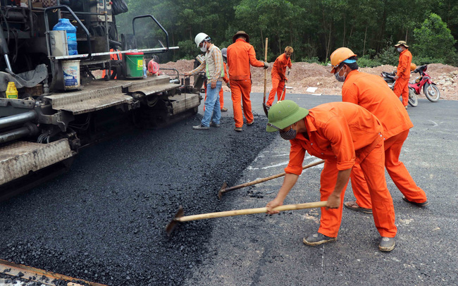 Bộ trưởng Bộ GTVT Nguyễn Văn Thể đánh giá, 9 tháng vừa qua, khối lượng công việc của Bộ GTVT rất lớn với tổng vốn đầu tư công được giao lớn nhất từ trước đến nay.